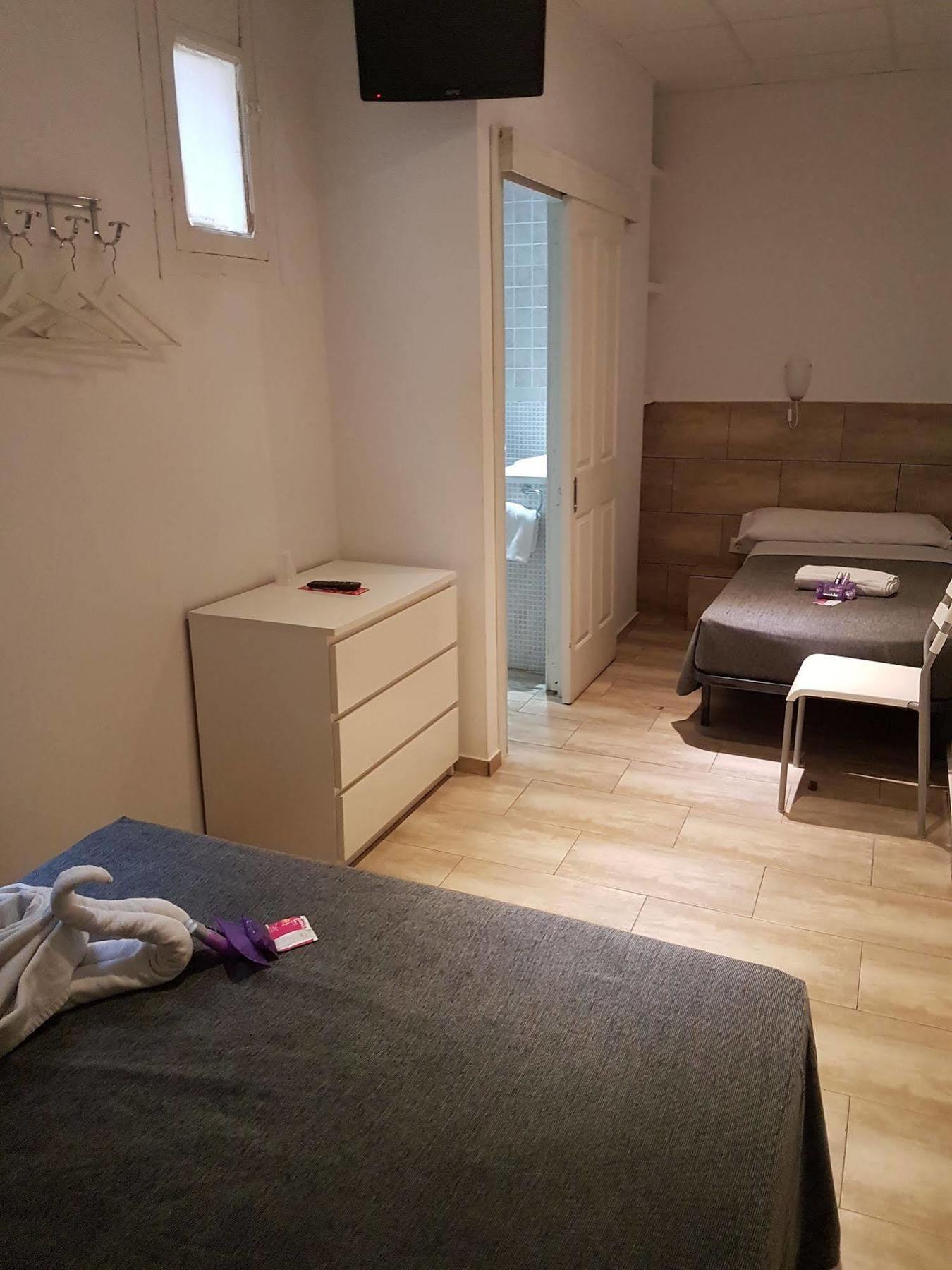 Hostal Martinval Barcelona Zewnętrze zdjęcie