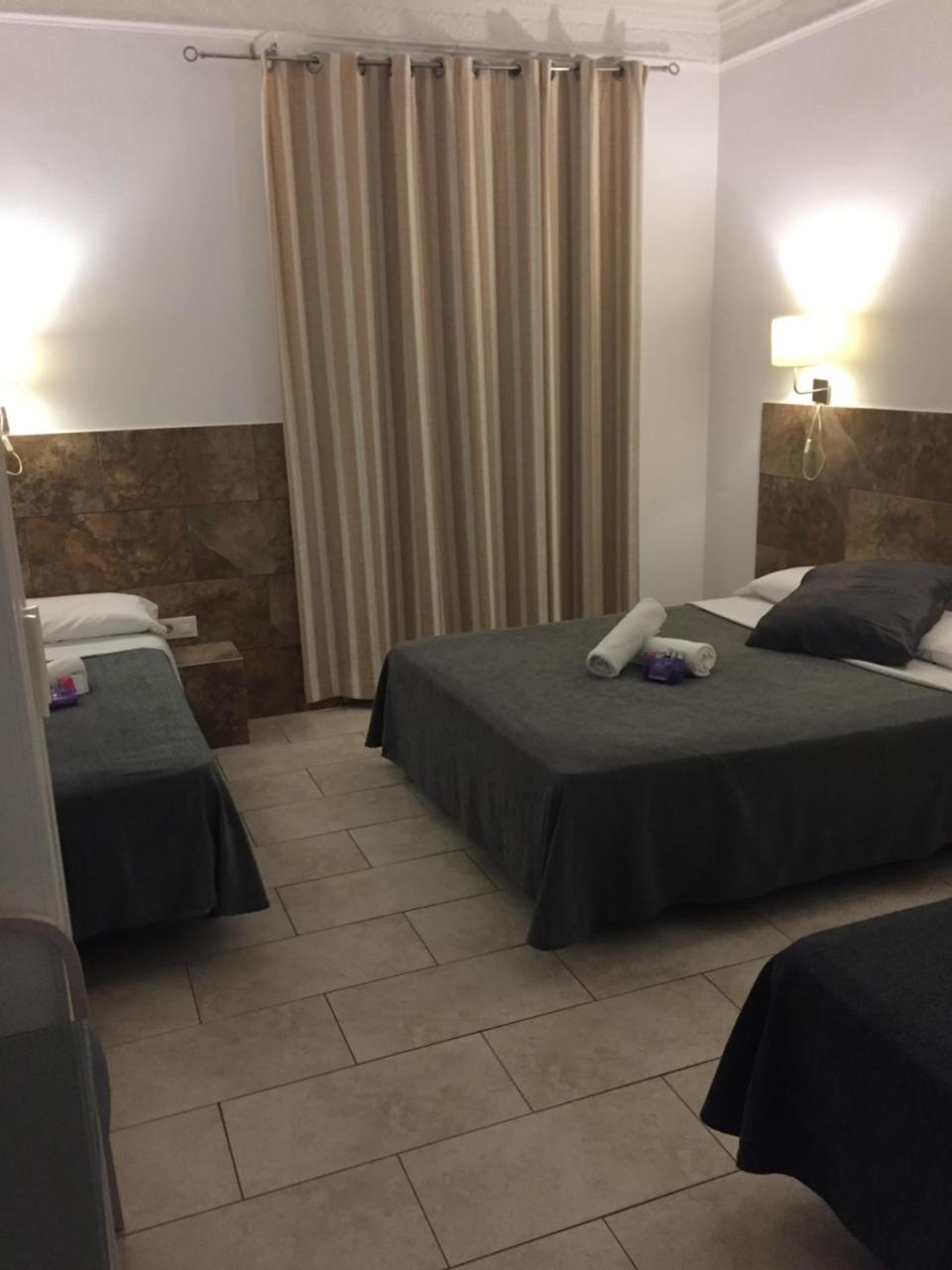 Hostal Martinval Barcelona Zewnętrze zdjęcie